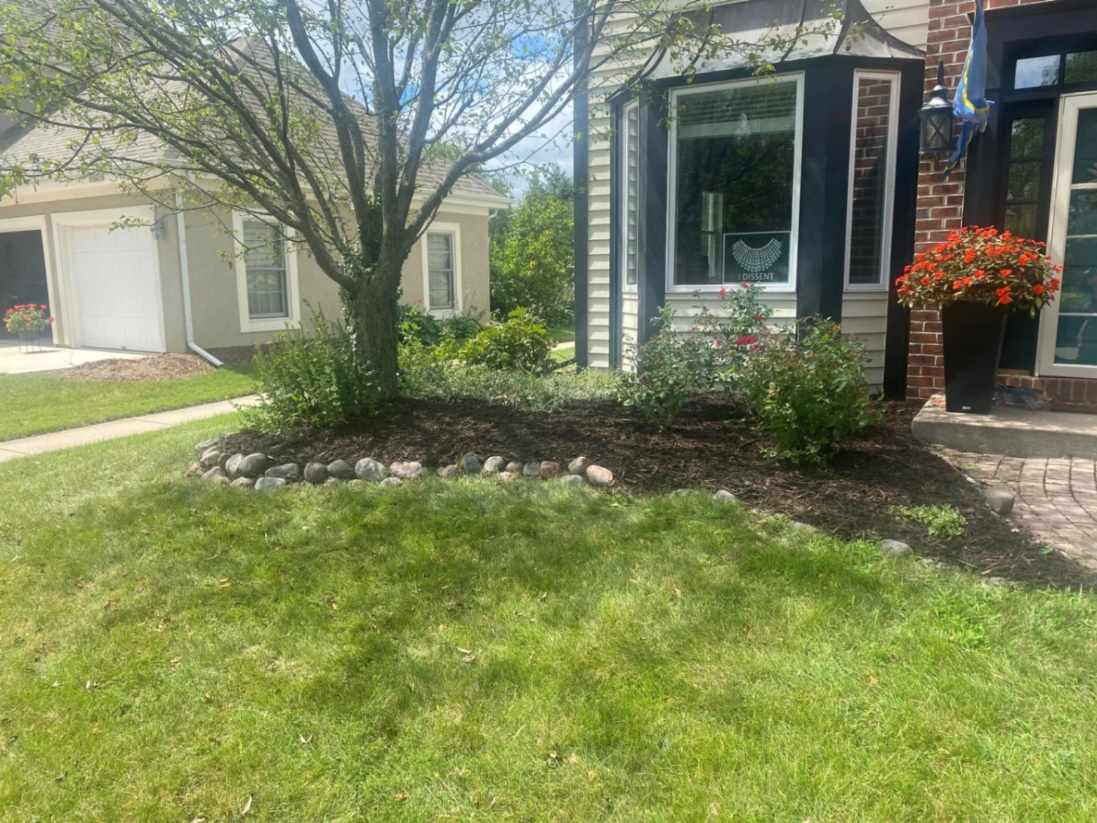 Mulch Bed & Stone Border